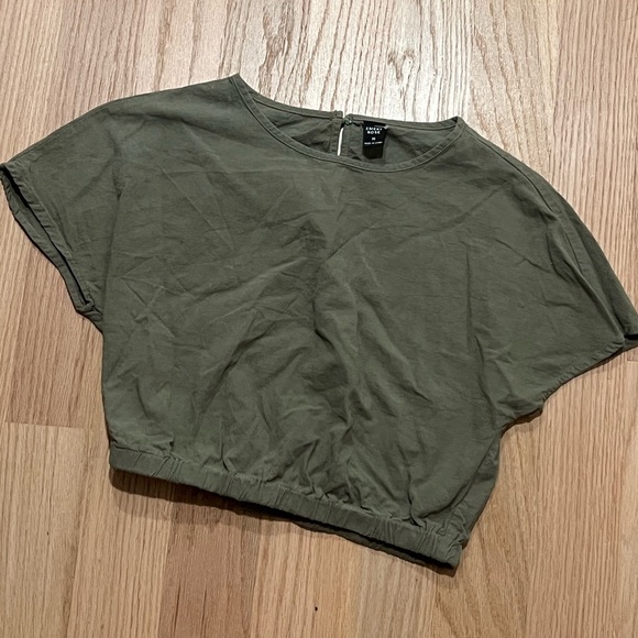 Green Boxy Crop T-Shirt with Short Sleeves - Picture 1 of 5
